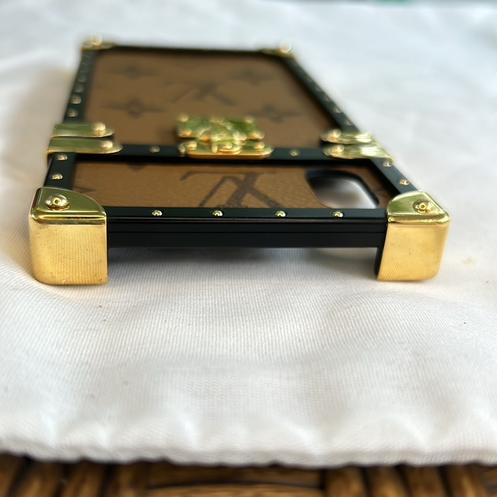 Louis Vuitton Trunk Reverse Monogram IPhone X Phone Case With Strap - Picture 10 of 14